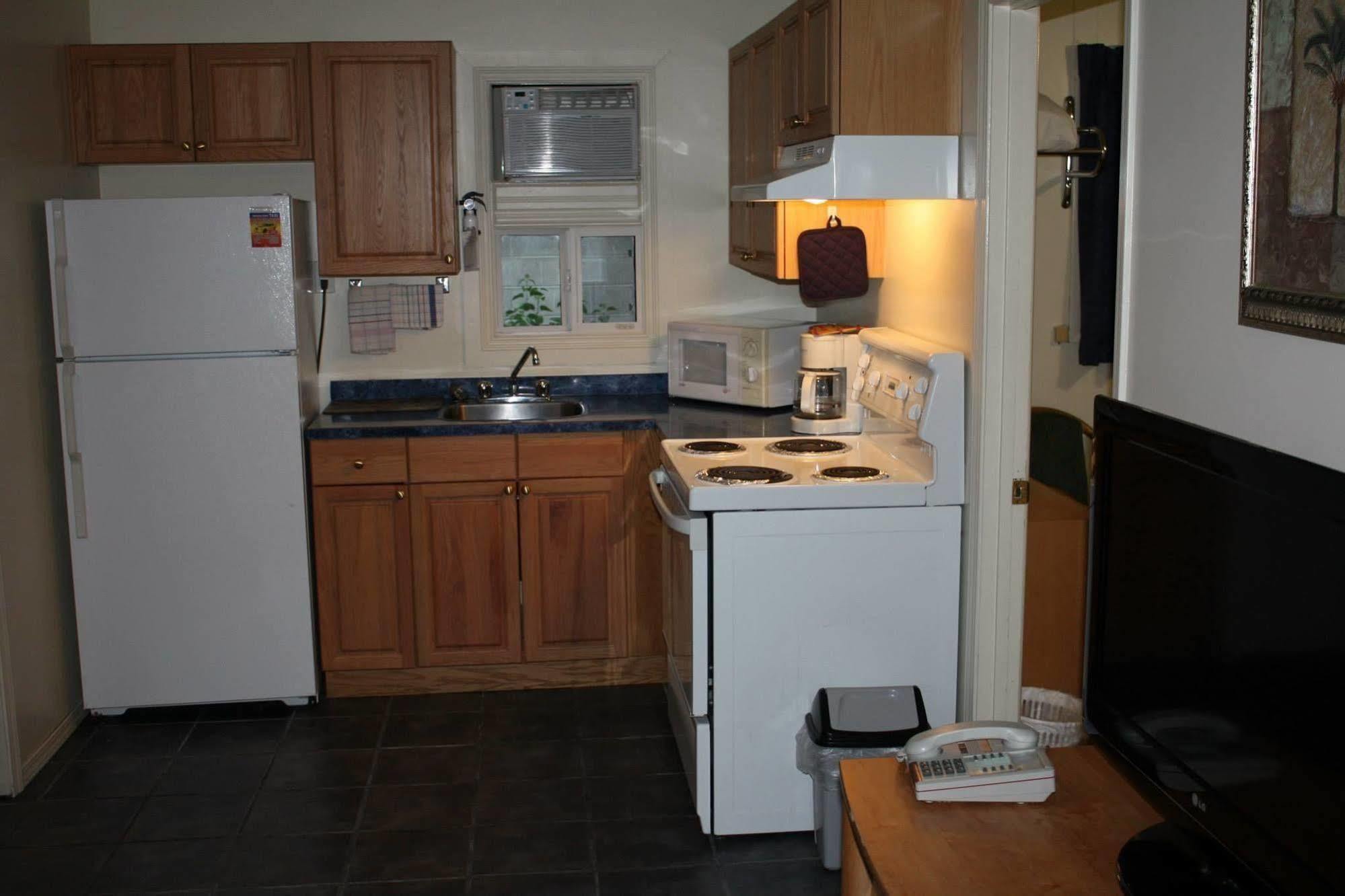 Sunny Beach Motel Penticton Exterior foto